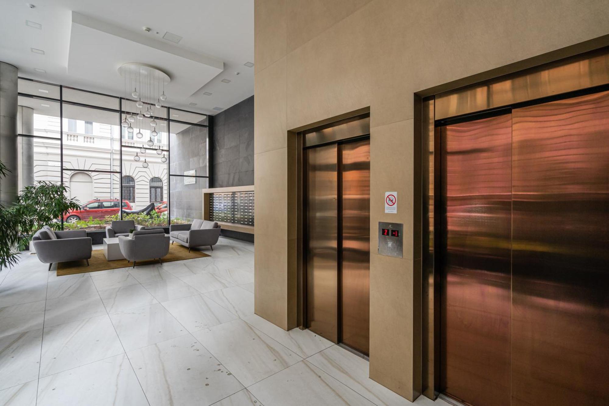 Blooming Budapest Apartment With Free Underground Parking 외부 사진